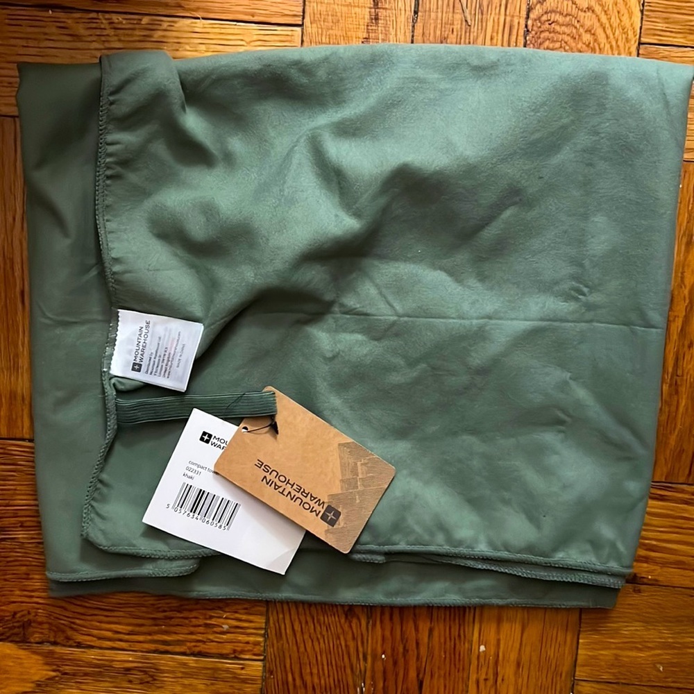 NWT mountain warehouse green khaki compact towel